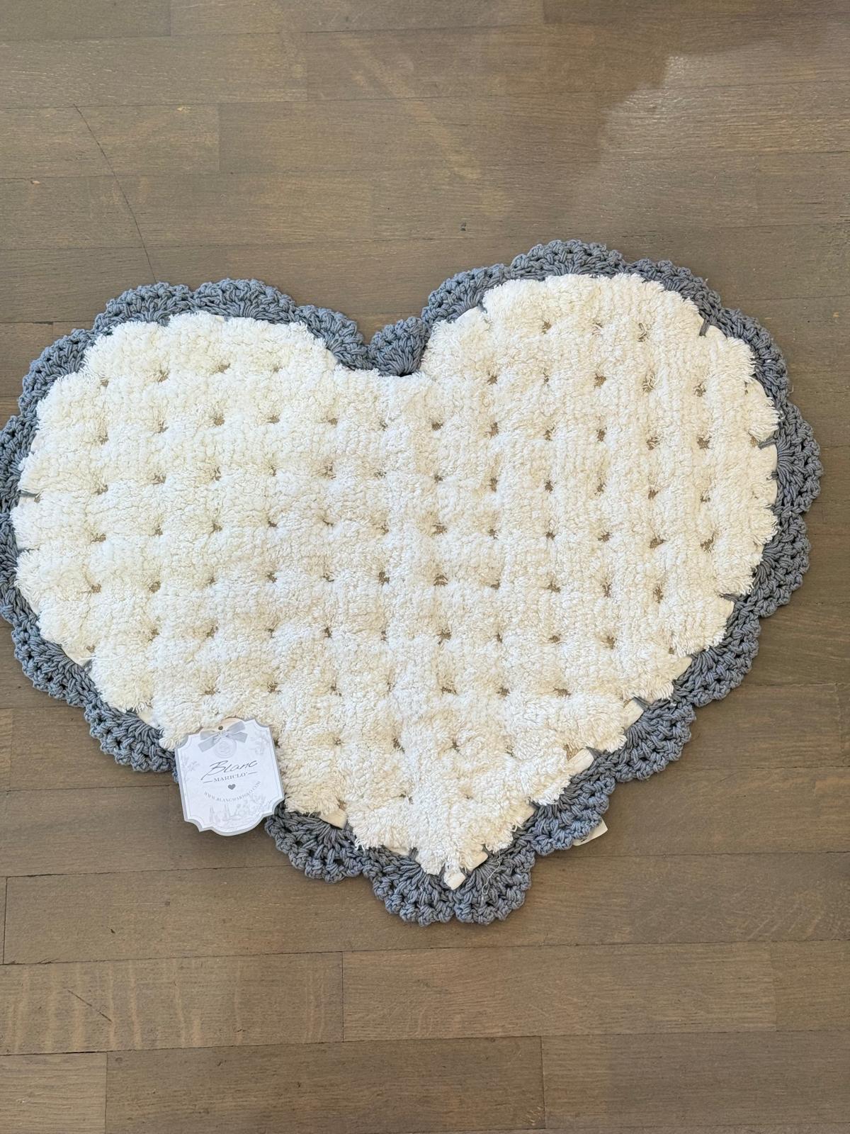 Tappeto a cuore con crochet - 50x65 cm - vari colori - Blanc Marilclo