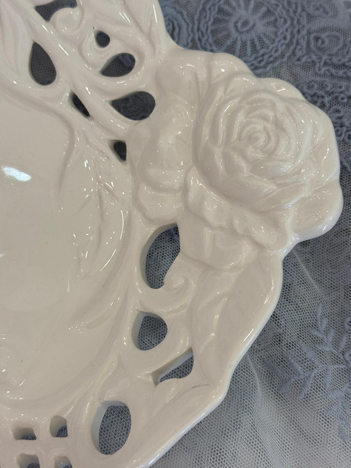 Vassoio in ceramica traforato con rose - 29x16 cm - L'Arte di Nacchi