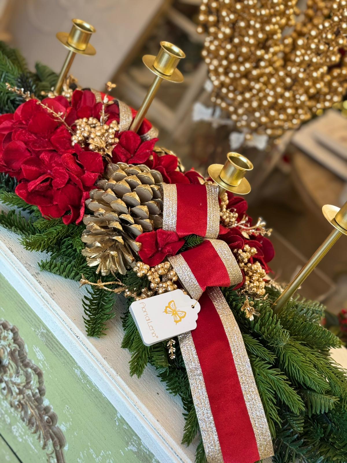 NATALE 2025 - Tralcio artificiale con portacandela in ferro e applicazioni natalizie - H.25x90 cm - Fiori di Lena