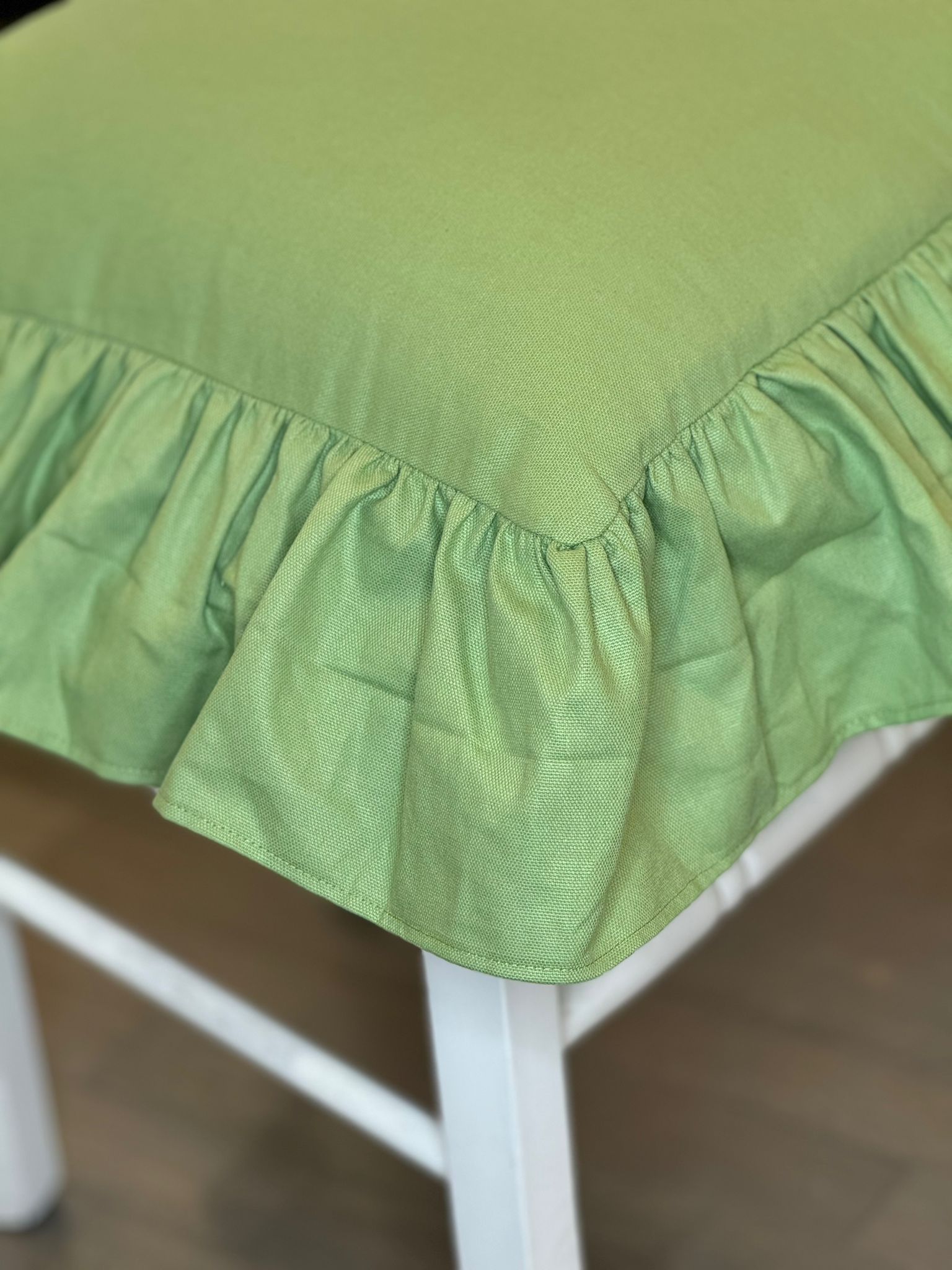 Cuscino da sedia sartoriale in panama verde con balza - 45x45 cm - Fiorentino Home
