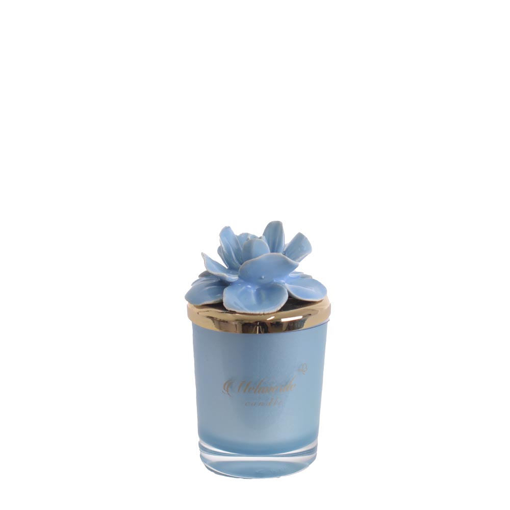 Candela profumata in vasetto di vetro con rosa in ceramica col.Azzurro - H. 10 cm - Melaverde