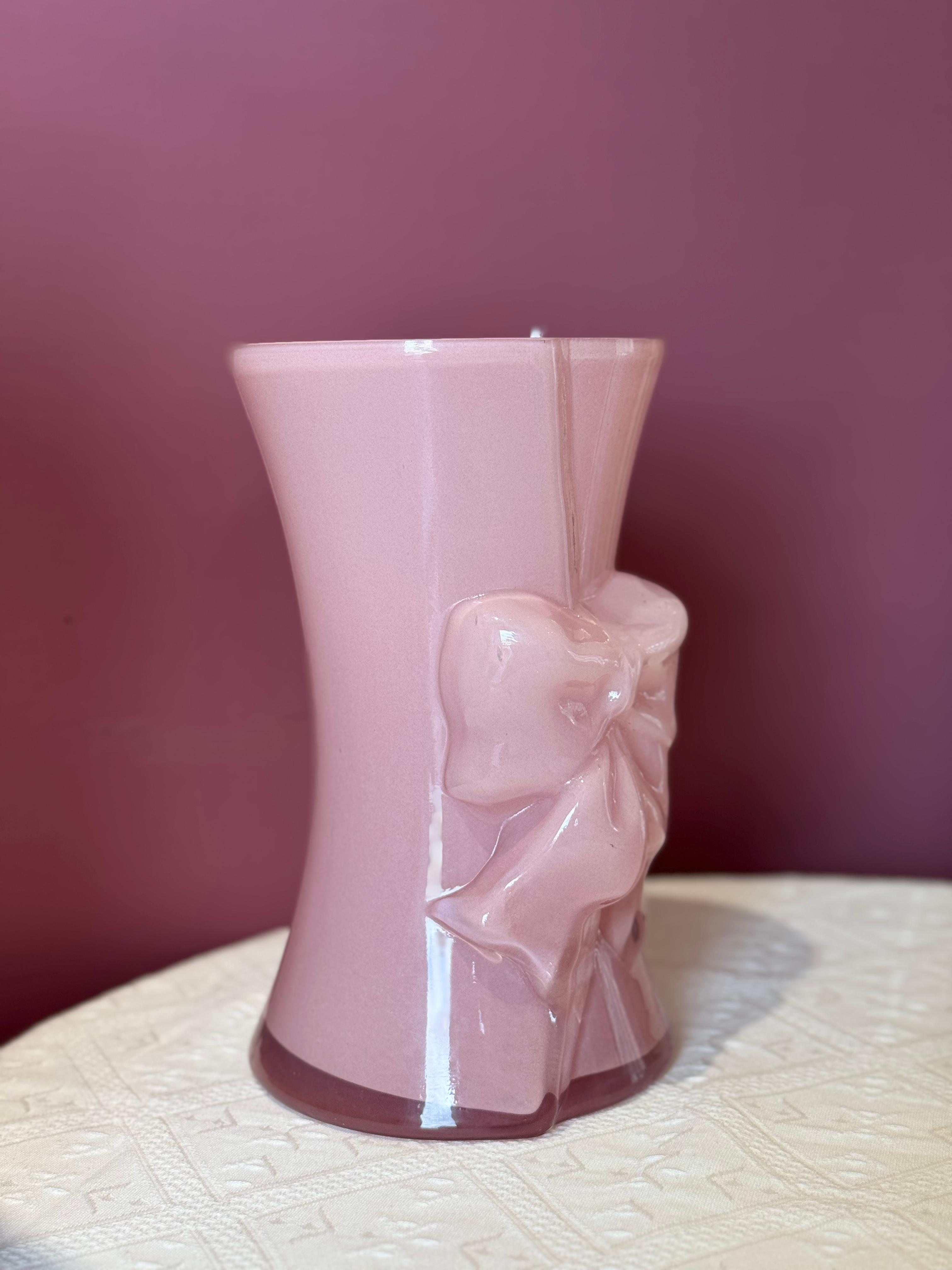 Vaso in vetro rosa con fiocco a rilievo - H.23x14 cm - L'Arte di Nacchi