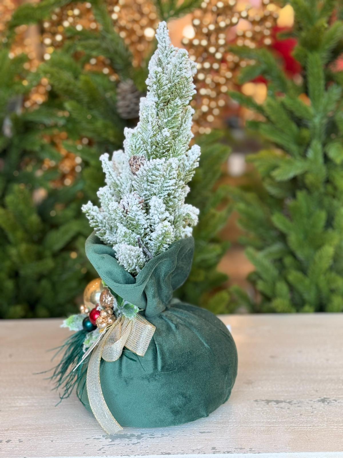 NATALE 2025 - Pouf in velluto verde con alberello artificiale e applicazioni  -  H.36x15 cm - Fiori di Lena