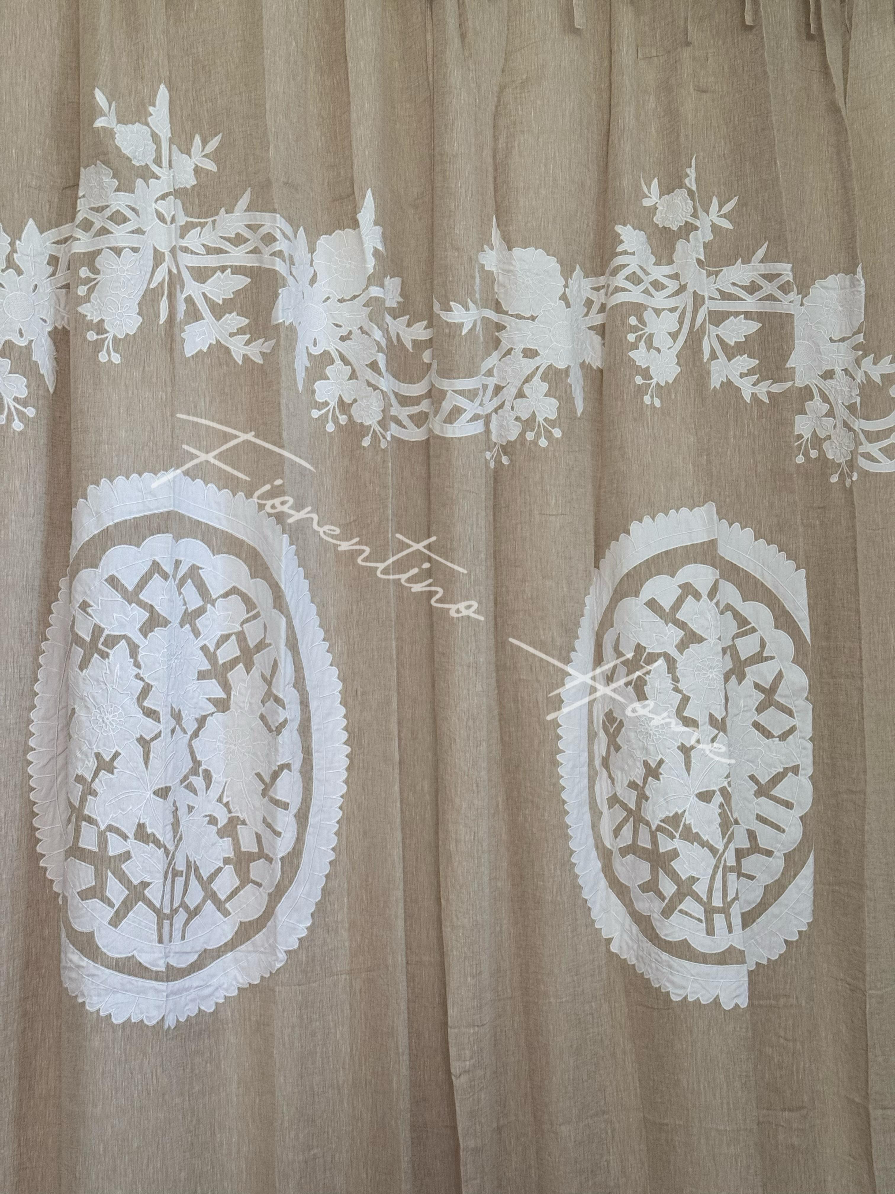 Telo tenda in lino tortora con ricamo in cotone- 150x290 cm - Mia Per Te