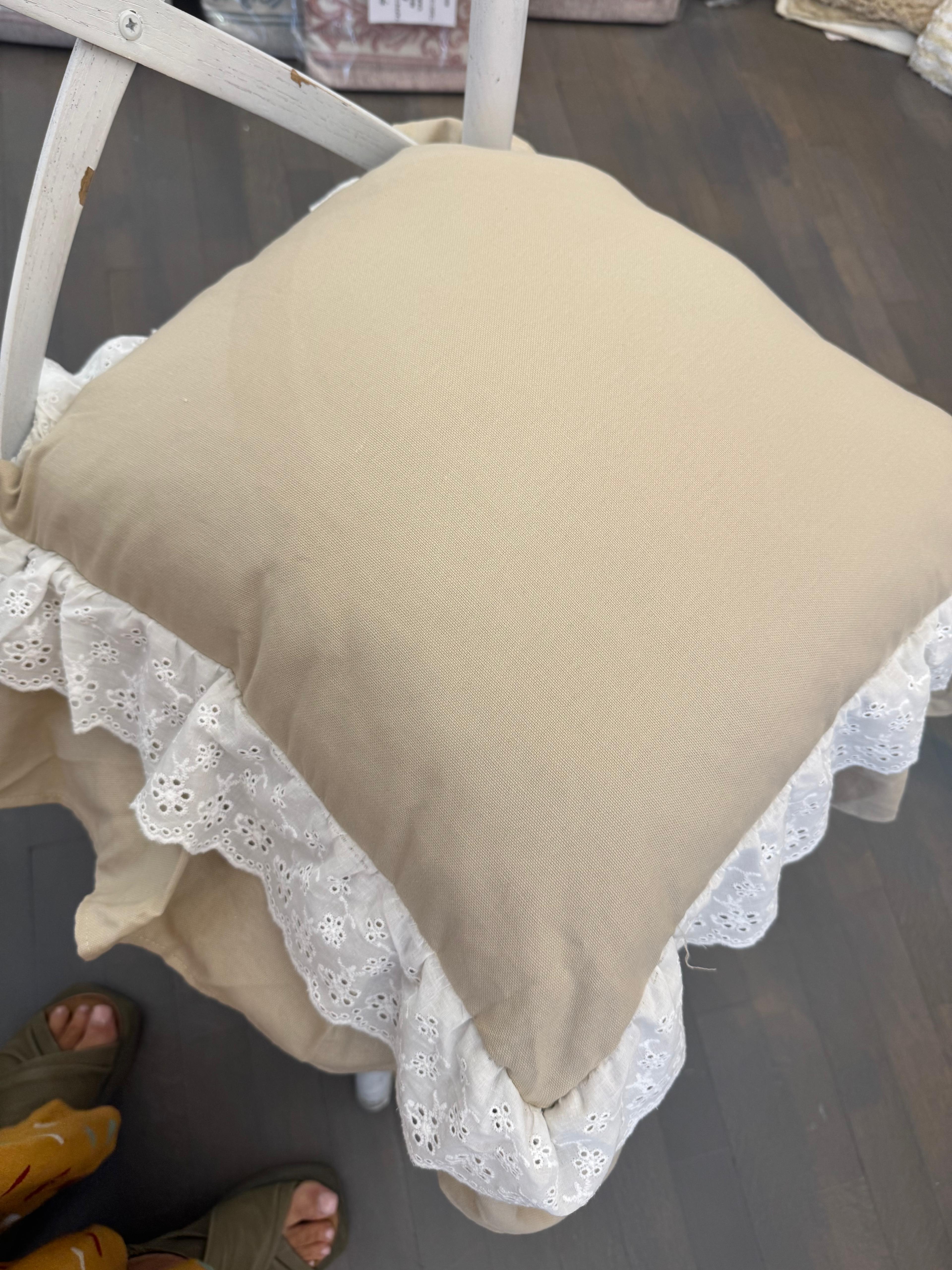 Cuscino da sedia sartoriale in panama con pizzo sangallo - SABBIA - 45x45 cm - FiorentinoHome - Foto 4