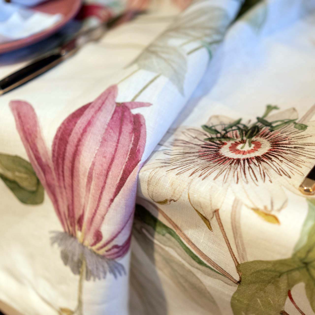 Tovaglia in puro lino con fiori - 170x270 - Tessitura Toscana