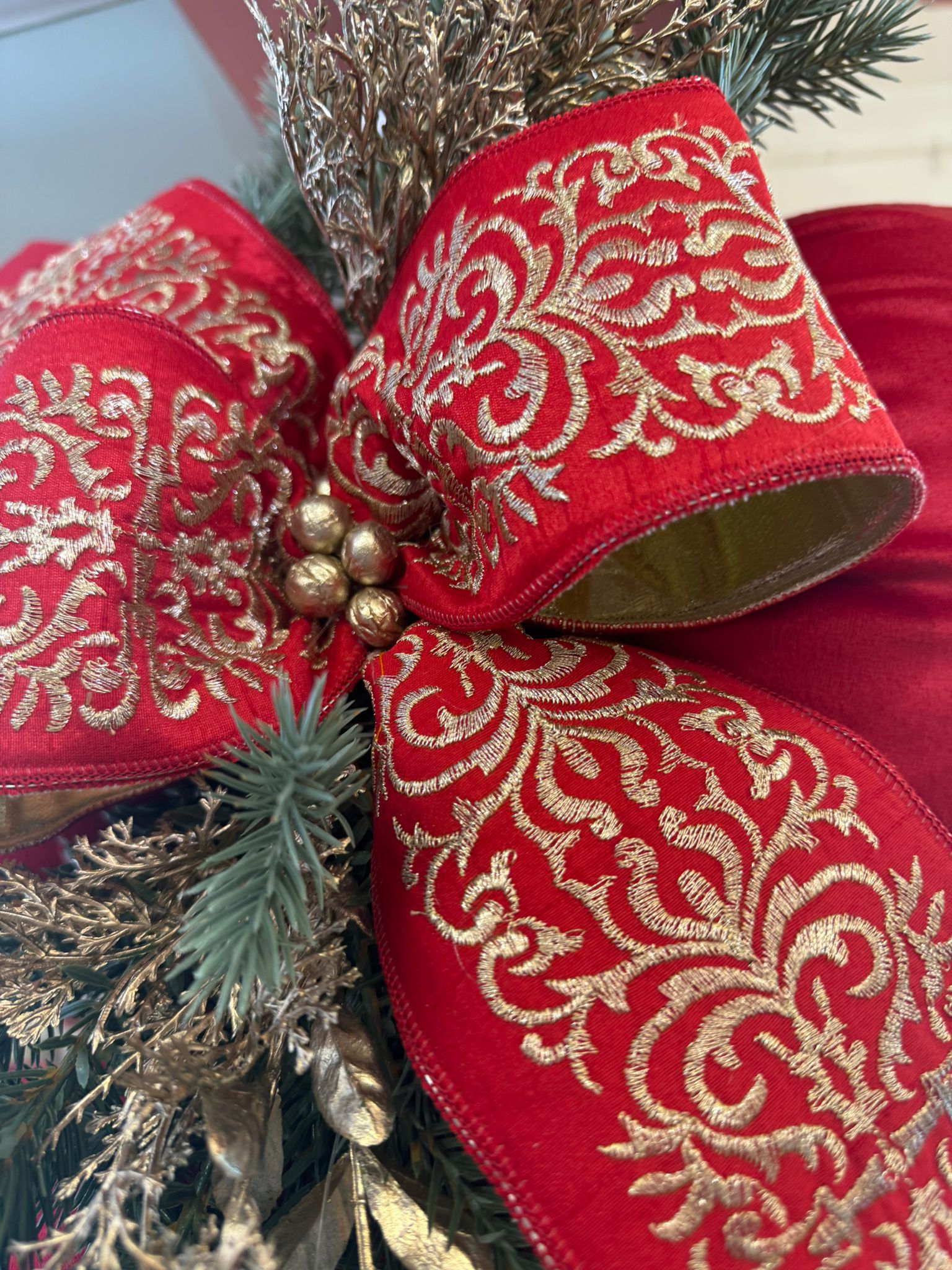 Fiocco rosso sartoriale in velluto decorato con nastri natalizi - 40x60 cm -