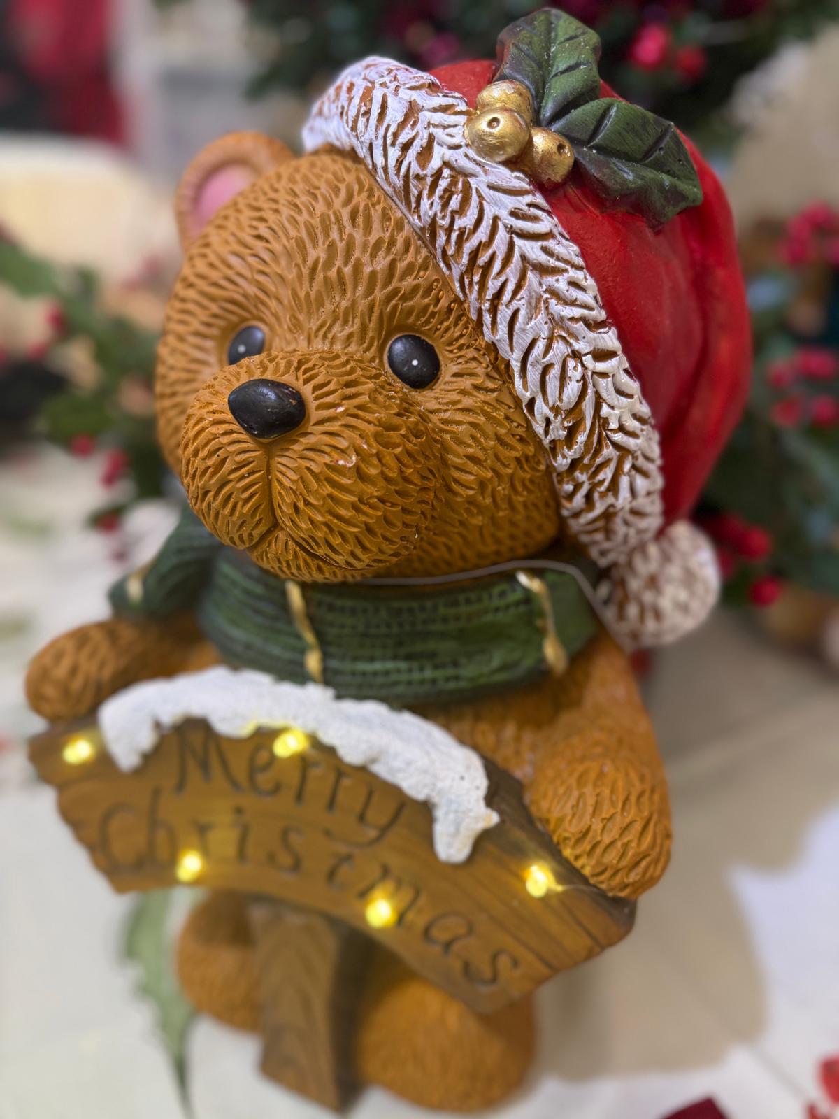 Orso natalizio in resina con scritta merry christmas e luci led - H.38x19.5x24.5 - Le Stelle