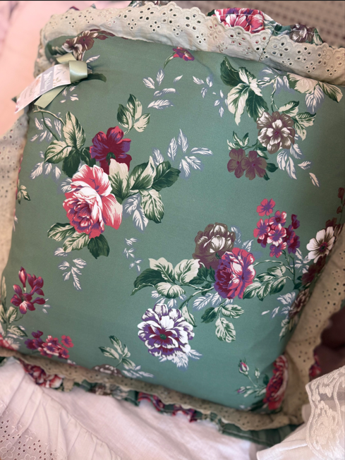 Cuscino arredo in cotone con pizzo sangallo verde Giada - 45x45 cm - L'Atelier17