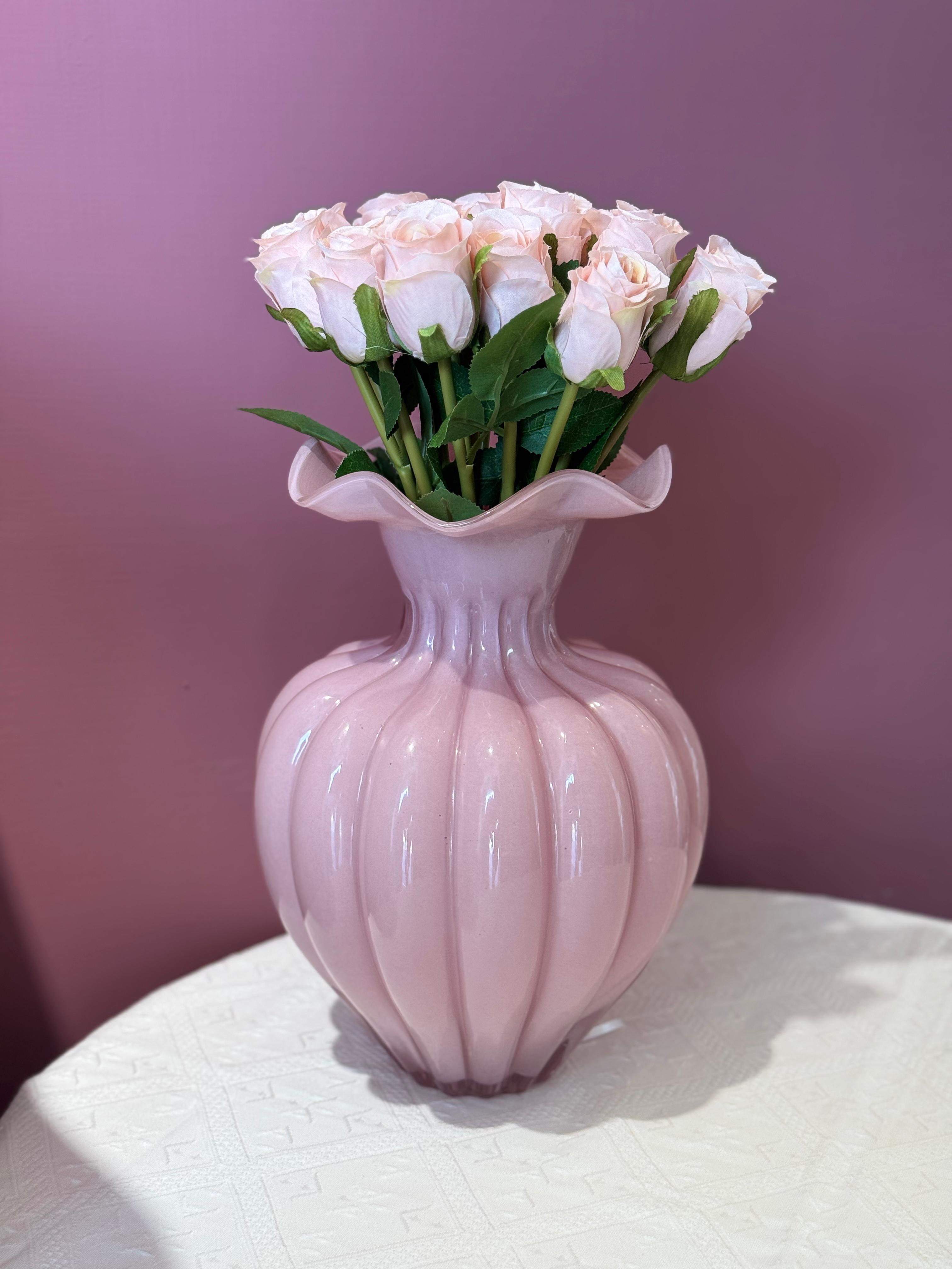 Vaso in vetro rosa c/bocca ondulata - H.29x18 cm - L'Arte di Nacchi