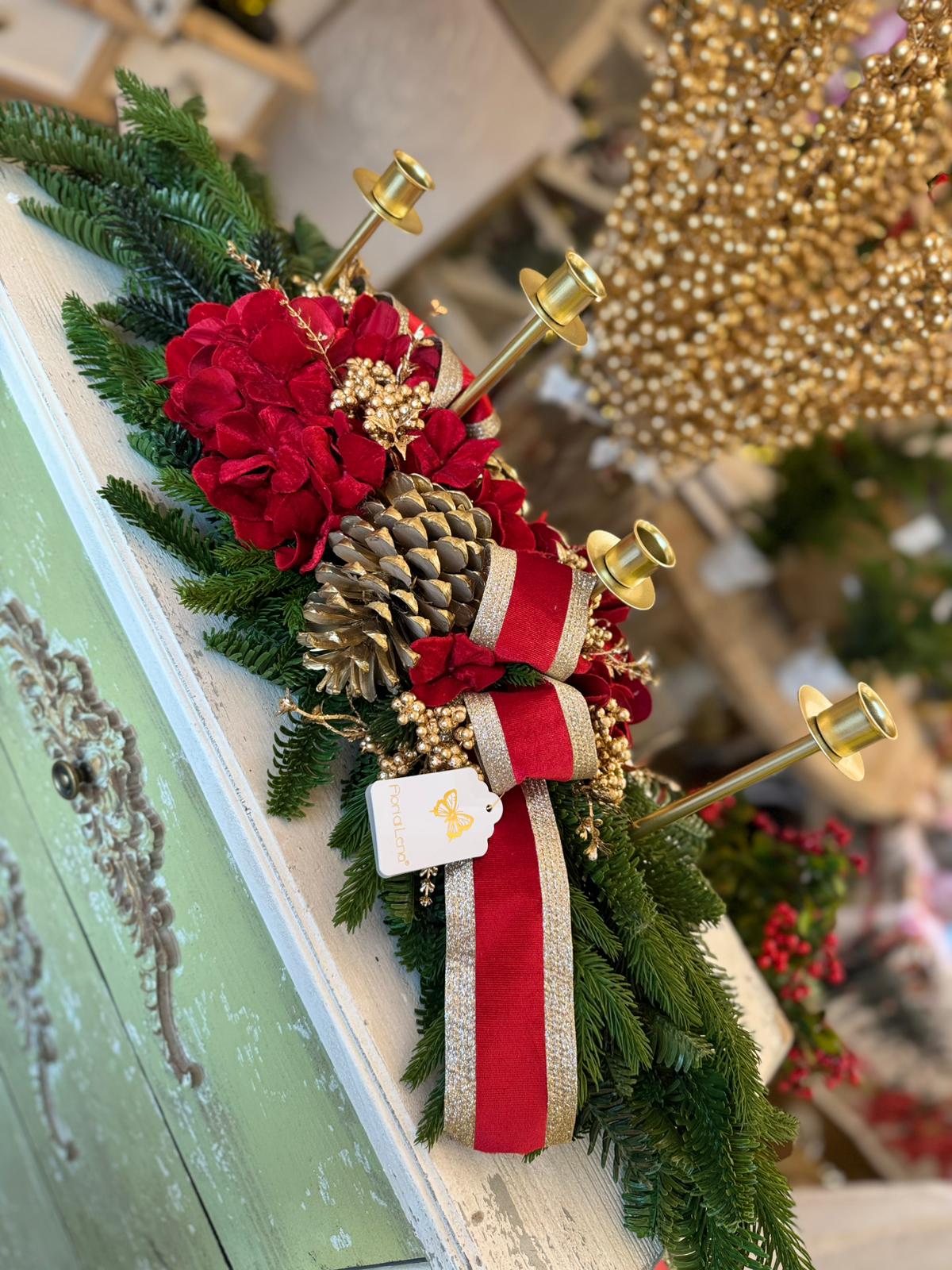 NATALE 2025 - Tralcio artificiale con portacandela in ferro e applicazioni natalizie - H.25x90 cm - Fiori di Lena
