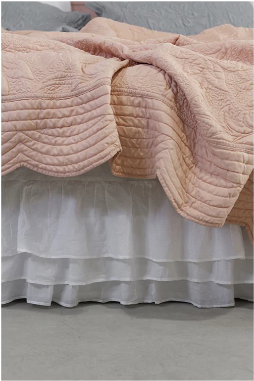 Vestiletto coprirete matrimoniale con balze in cotone - L'Atelier17