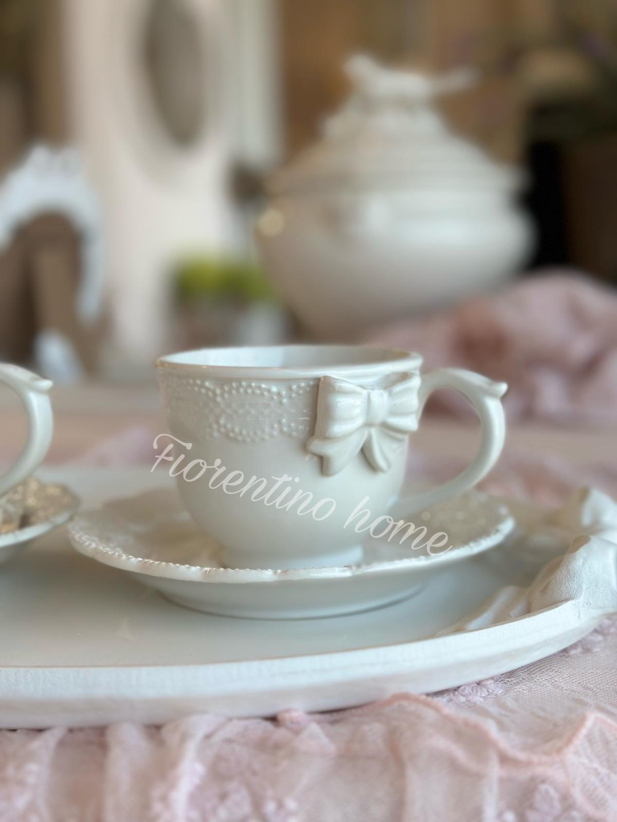 Tazza con piattino in ceramica bianca con fiocco - Arte di Nacchi