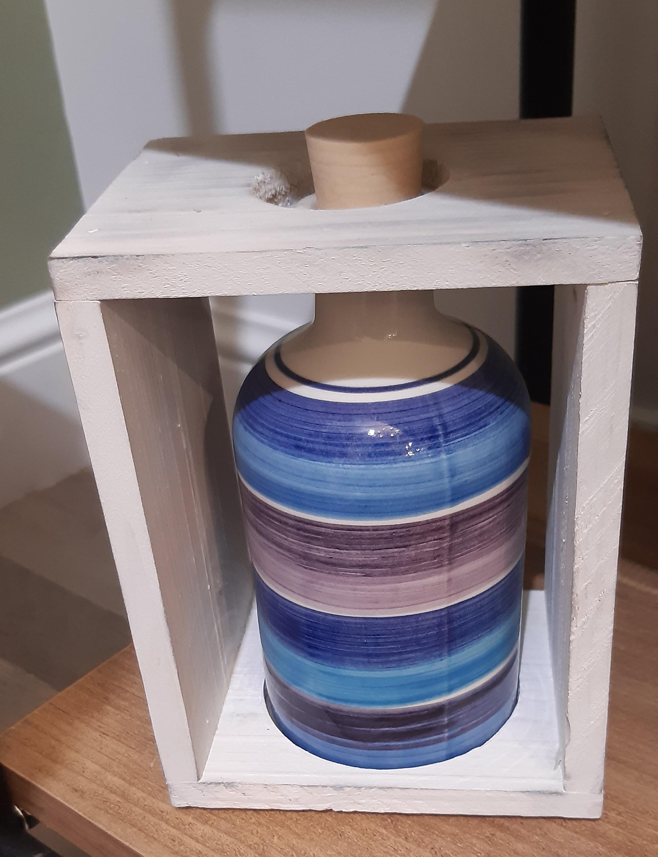 Bottiglia in ceramica con cornice di legno - 12x15 cm - Spago di Terra
