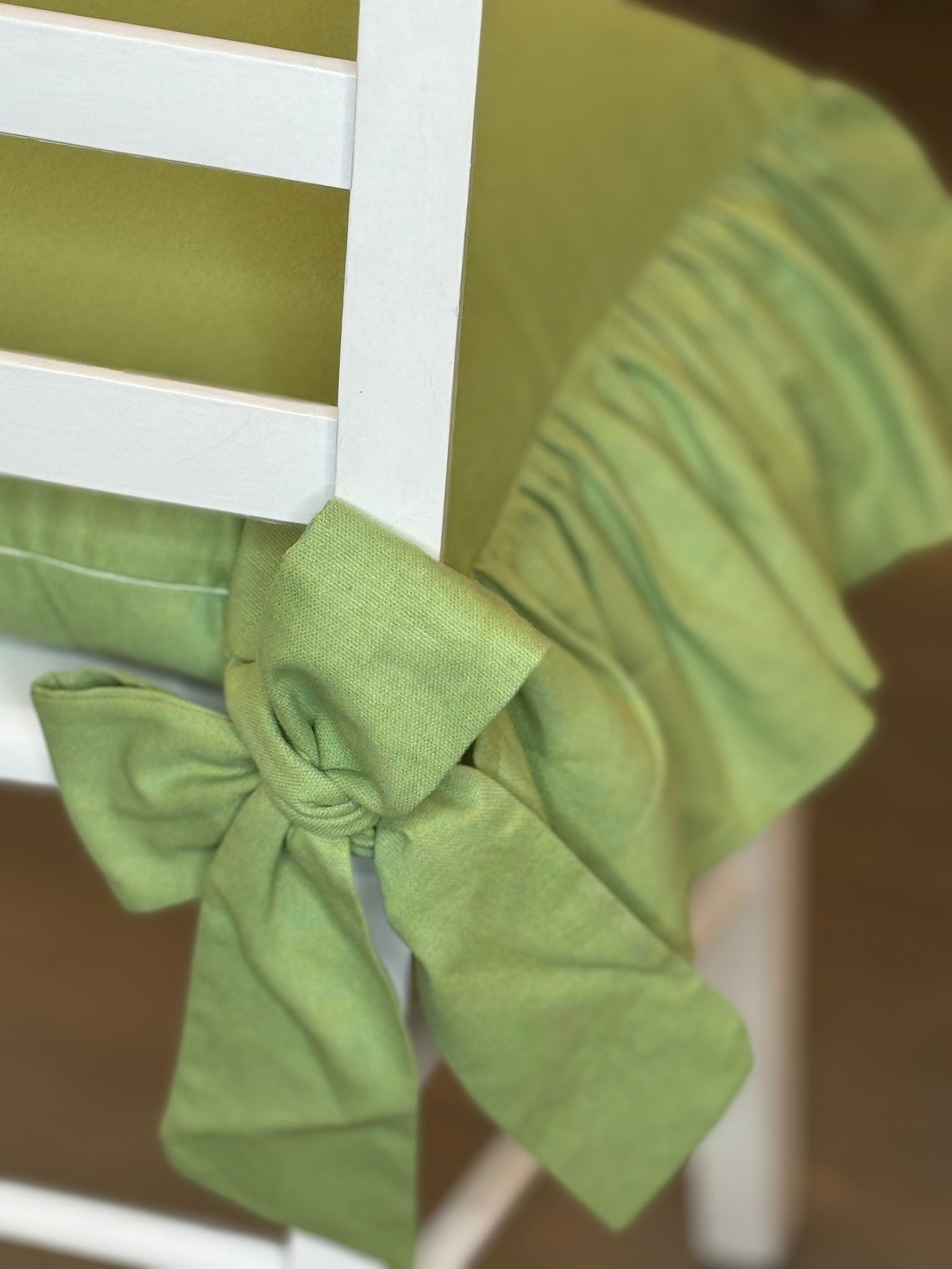 Cuscino da sedia sartoriale in panama verde con balza - 45x45 cm - Fiorentino Home