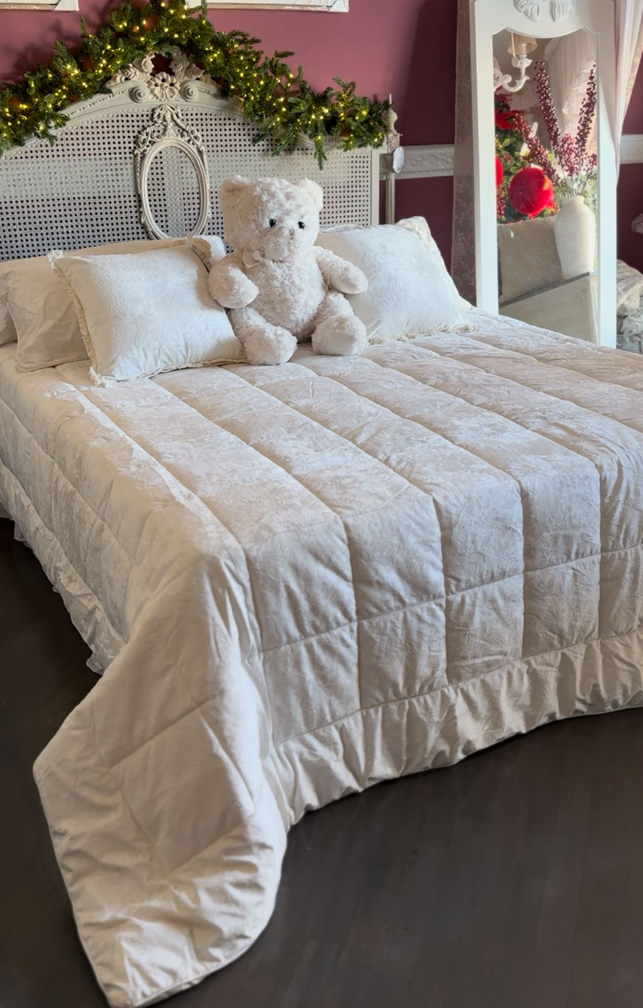 Trapunta matrimoniale in velluto panna c/rose damascate 260x260 + 2 copriguanciali 50x80 cm - Mod.Micaela - L'Atelier17