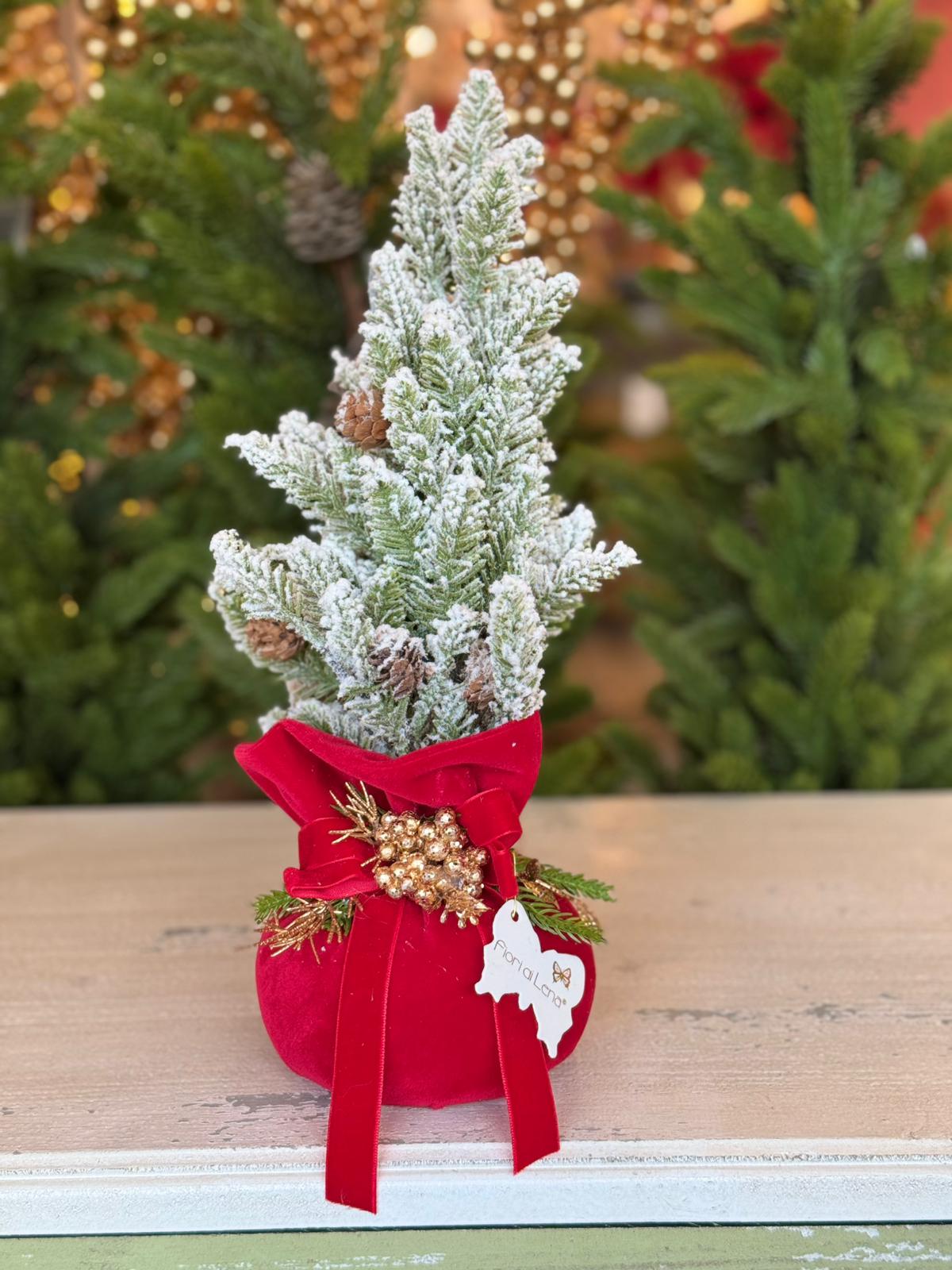 NATALE 2025 - Pouf in velluto rosso con alberello artificiale e applicazioni  - H.35x11 cm - Fiori di Lena