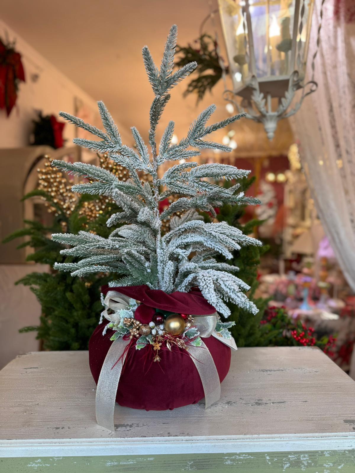 NATALE 2025 - Pouf in velluto bordeaux con alberello artificiale e applicazioni - H.68x28 cm - Fiori di Lena