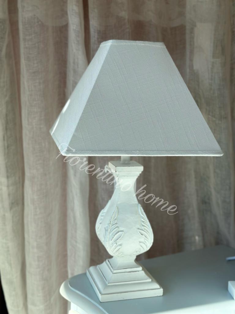 Lampada da tavolo in legno bianco - H.40x13x13 cm - Coccole di casa