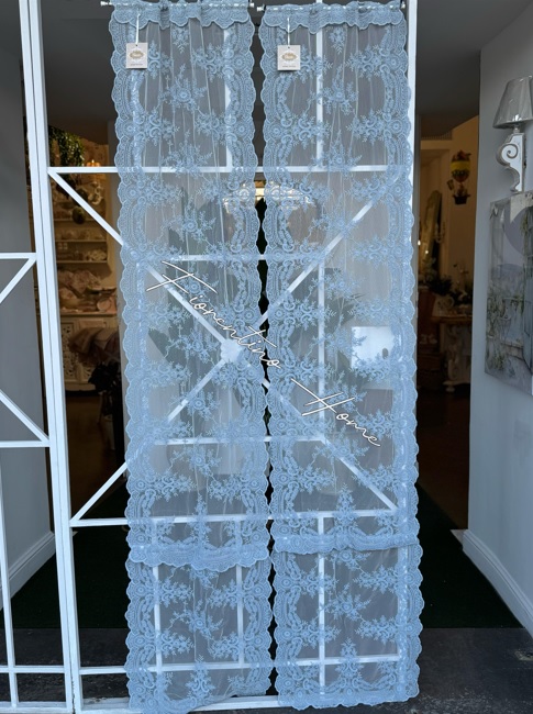 Vetrage in pizzo Rococò celeste  - 45x210 cm - Charme Home Textile