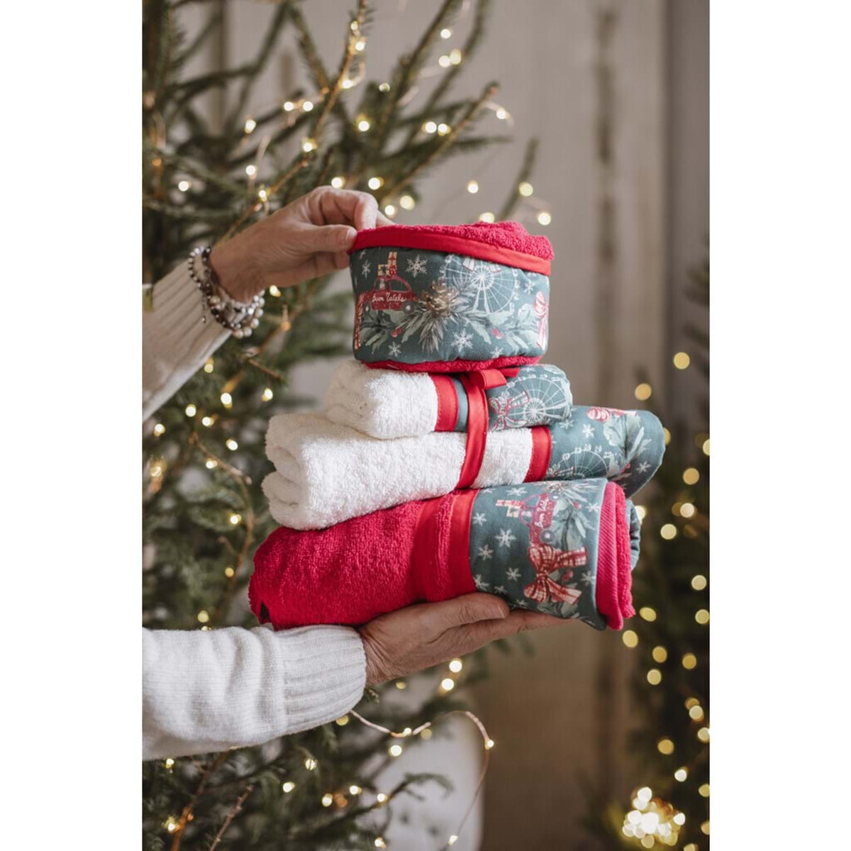 Set asciugamani spugna con stampa natalizia 40x60 + 60x100 - colori ass. - Collezione 2023 - Blanc Mariclo