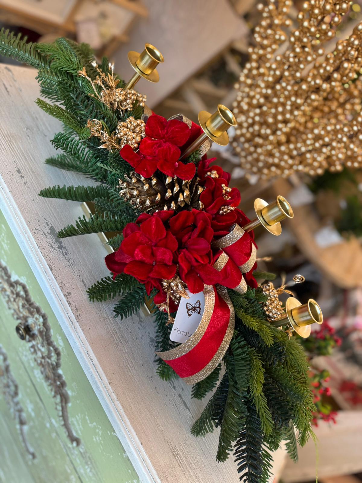 NATALE 2025 - Tralcio artificiale con portacandela in ferro e applicazioni natalizie - H.25x80 cm - Fiori di Lena