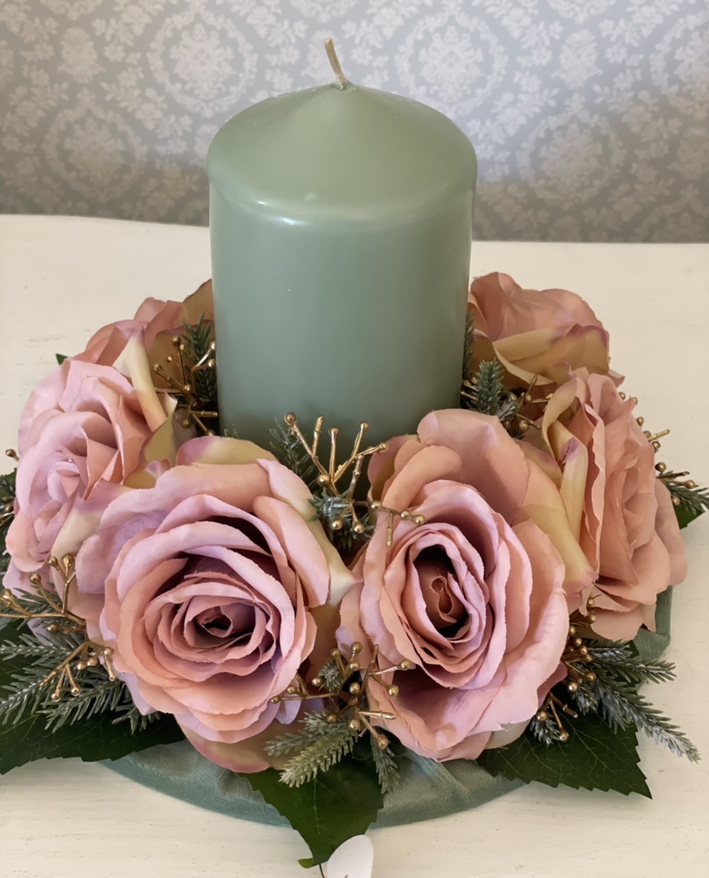 Girocandela con rose e aghi di pino con candela verde - Sara's idea