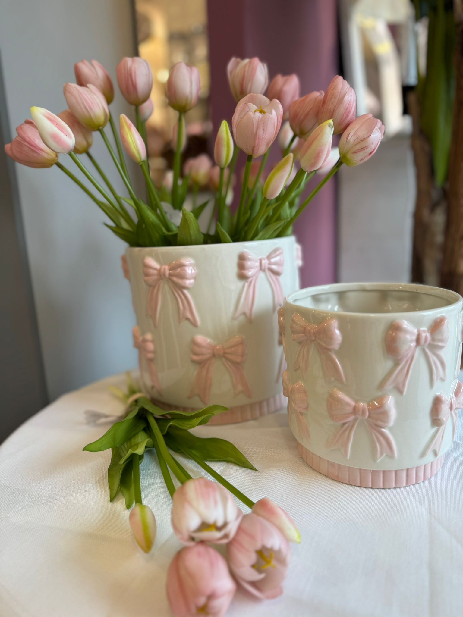 Vaso in ceramica con fiocchi rosa - H.20x21 cm - L'arte di Nacchi