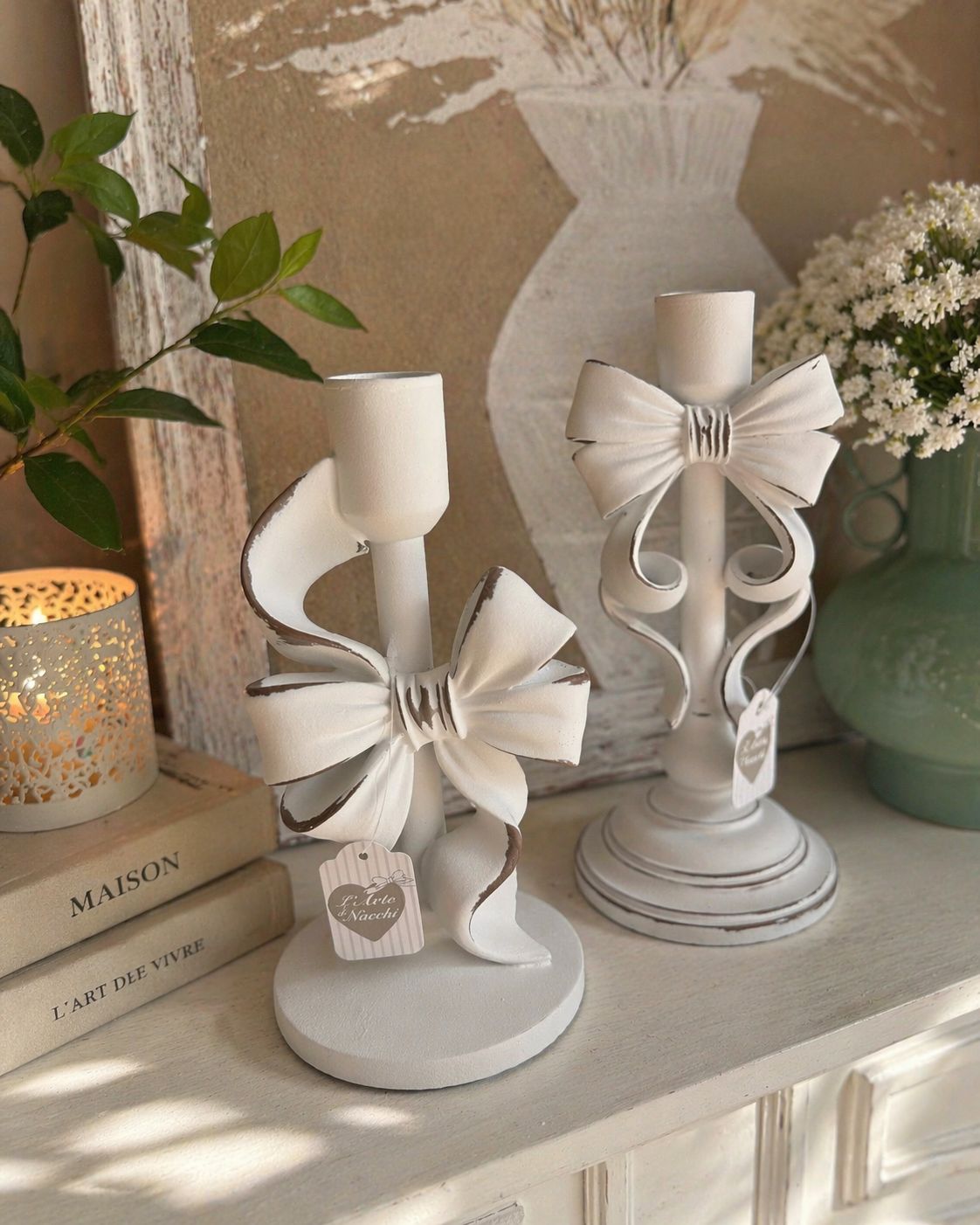 Portacandela fiocco bianco in resina - H.23x11cm - L