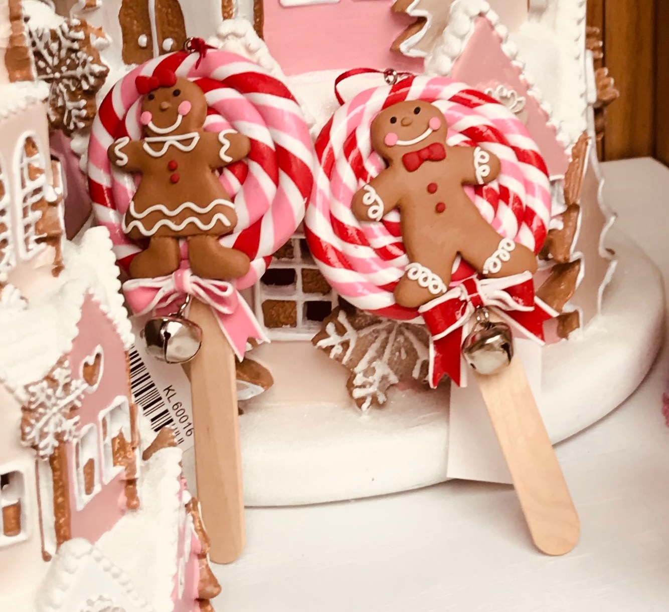 Appendino natalizio lecca lecca con omino di marzapane -disponibile in due modelli assortiti - h 13 cm - Goodwill