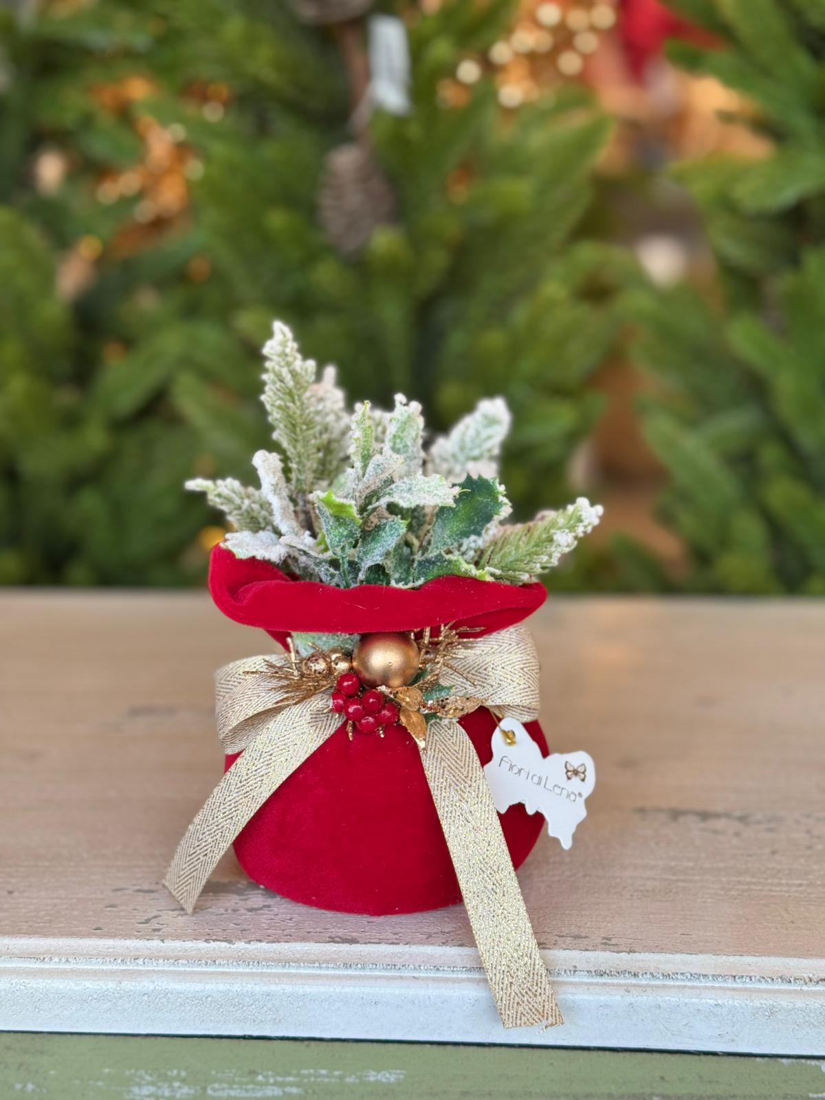 NATALE 2025 - Pouf in velluto rosso con alberello artificiale applicazioni - H.15x9 cm - Fiori di Lena