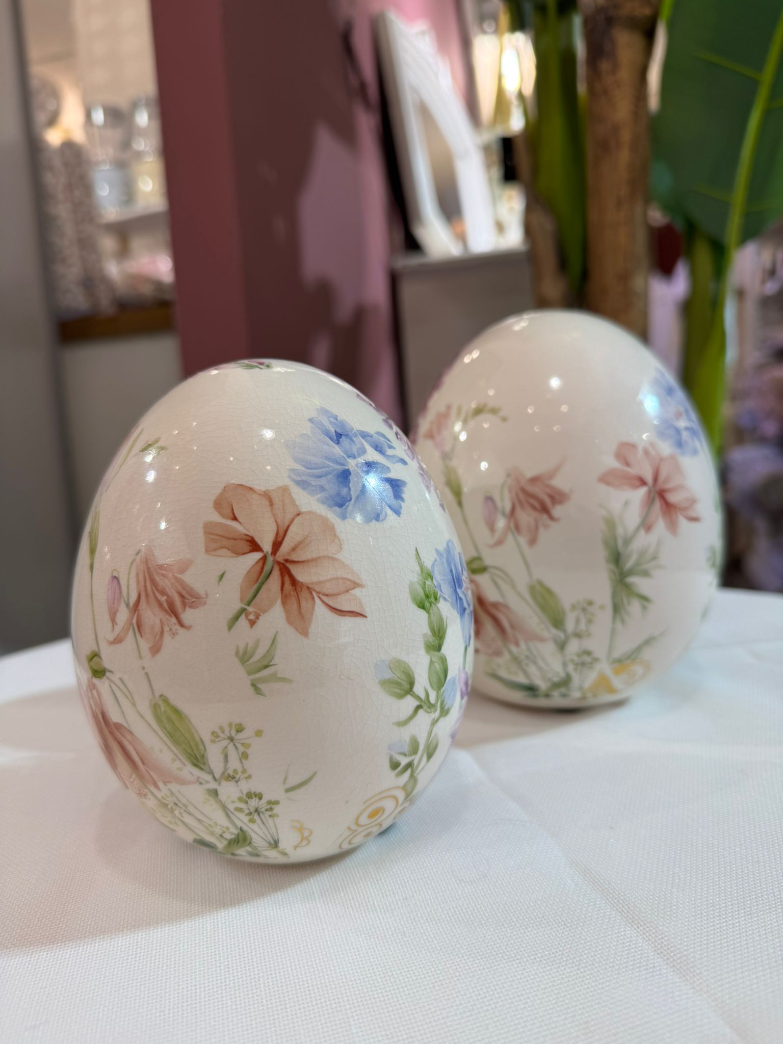 Uovo in ceramica con fiorellini - H.14.5 cm - L'arte di Nacchi