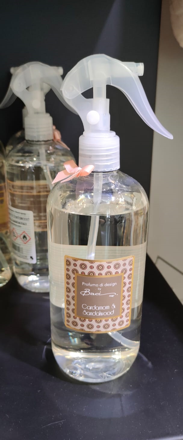 Spray per ambiente cardamon e sandalwood - 500 ml - baci milano