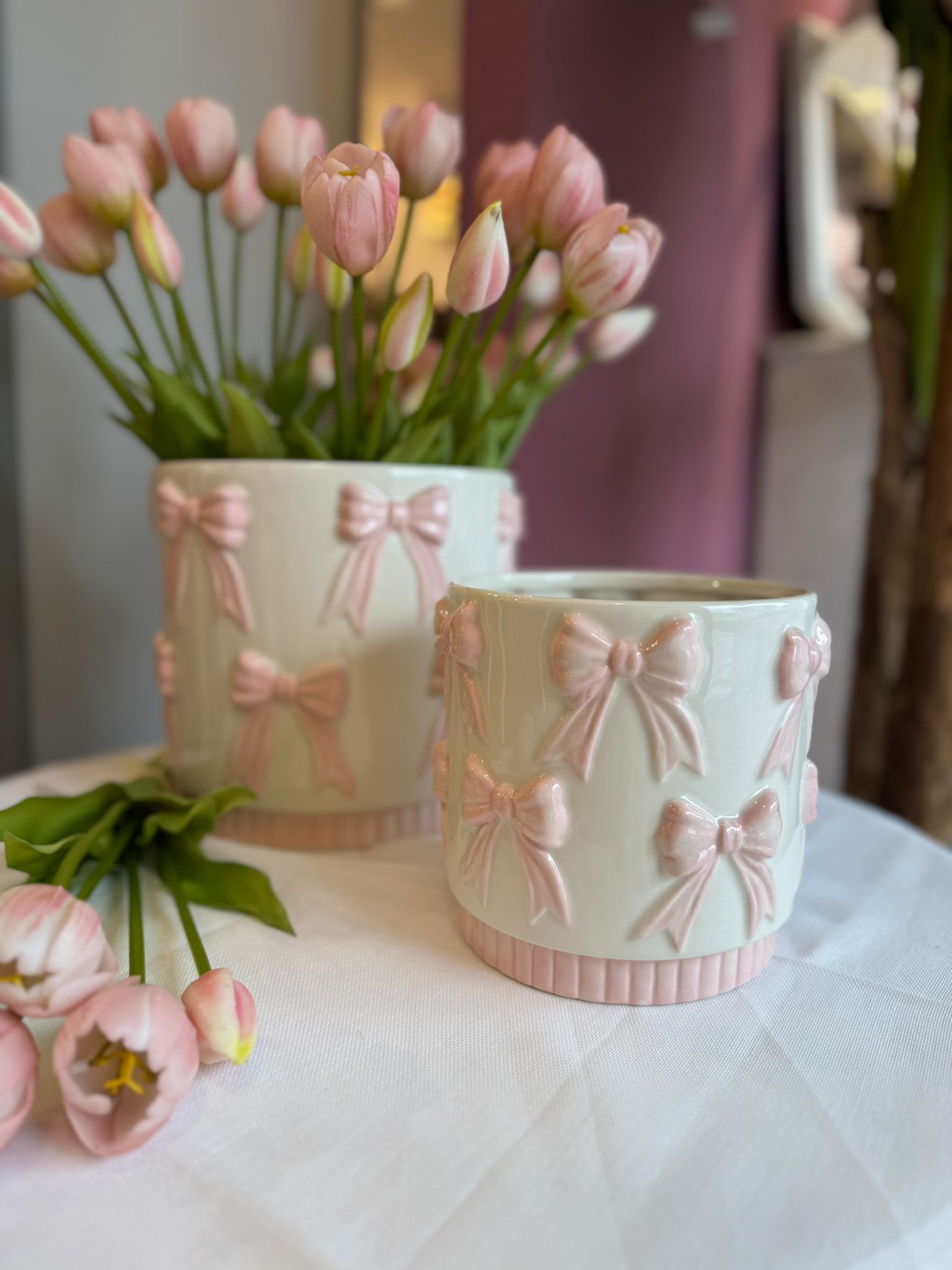 Vaso in ceramica con fiocchi rosa - H.15x16 cm - L'arte di Nacchi