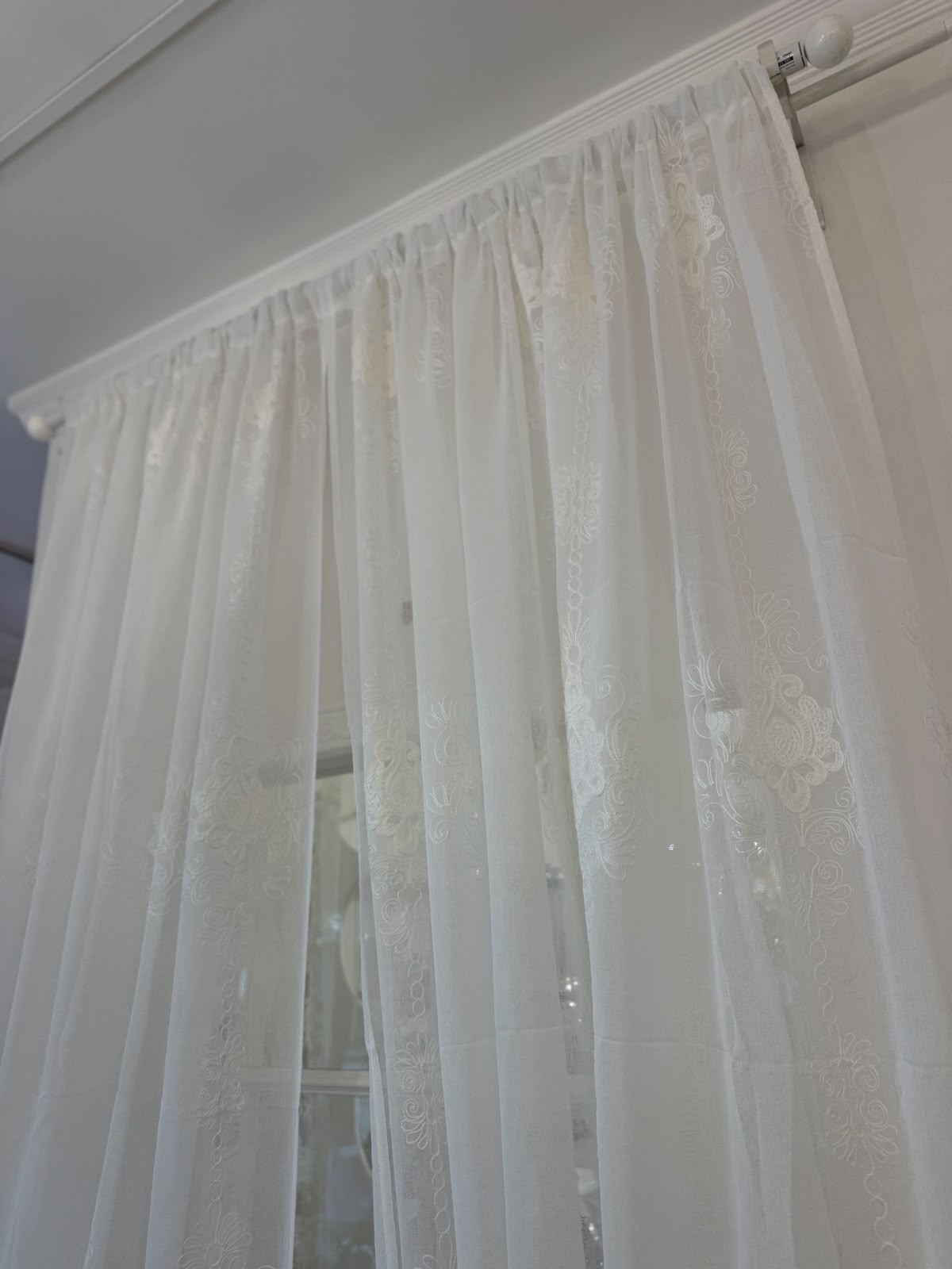 Telo tenda in tessuto velato sintetico con ricamo Giglio - 180x300 cm - Coccole di Casa