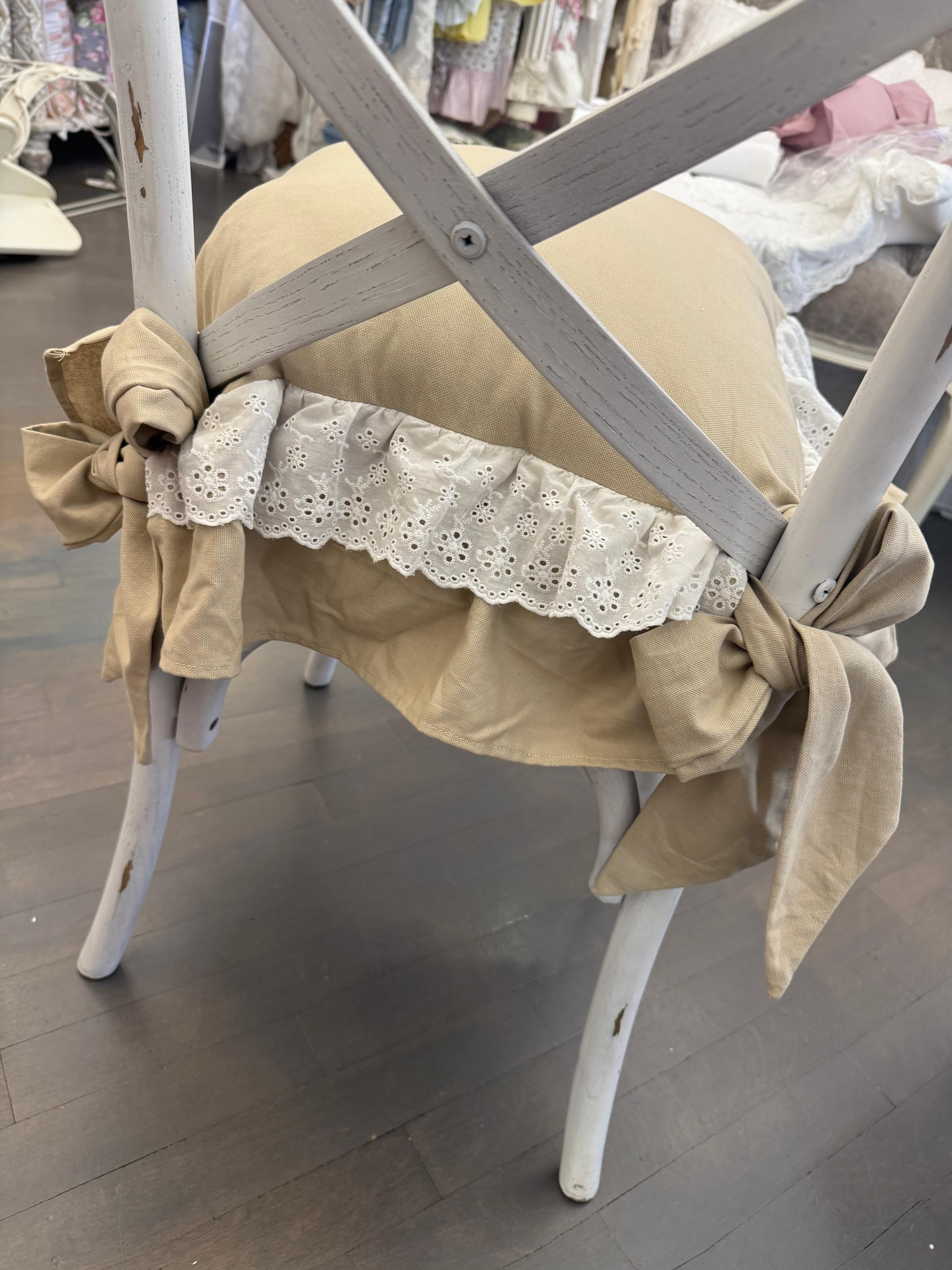 Cuscino da sedia sartoriale in panama con pizzo sangallo - SABBIA - 45x45 cm - FiorentinoHome