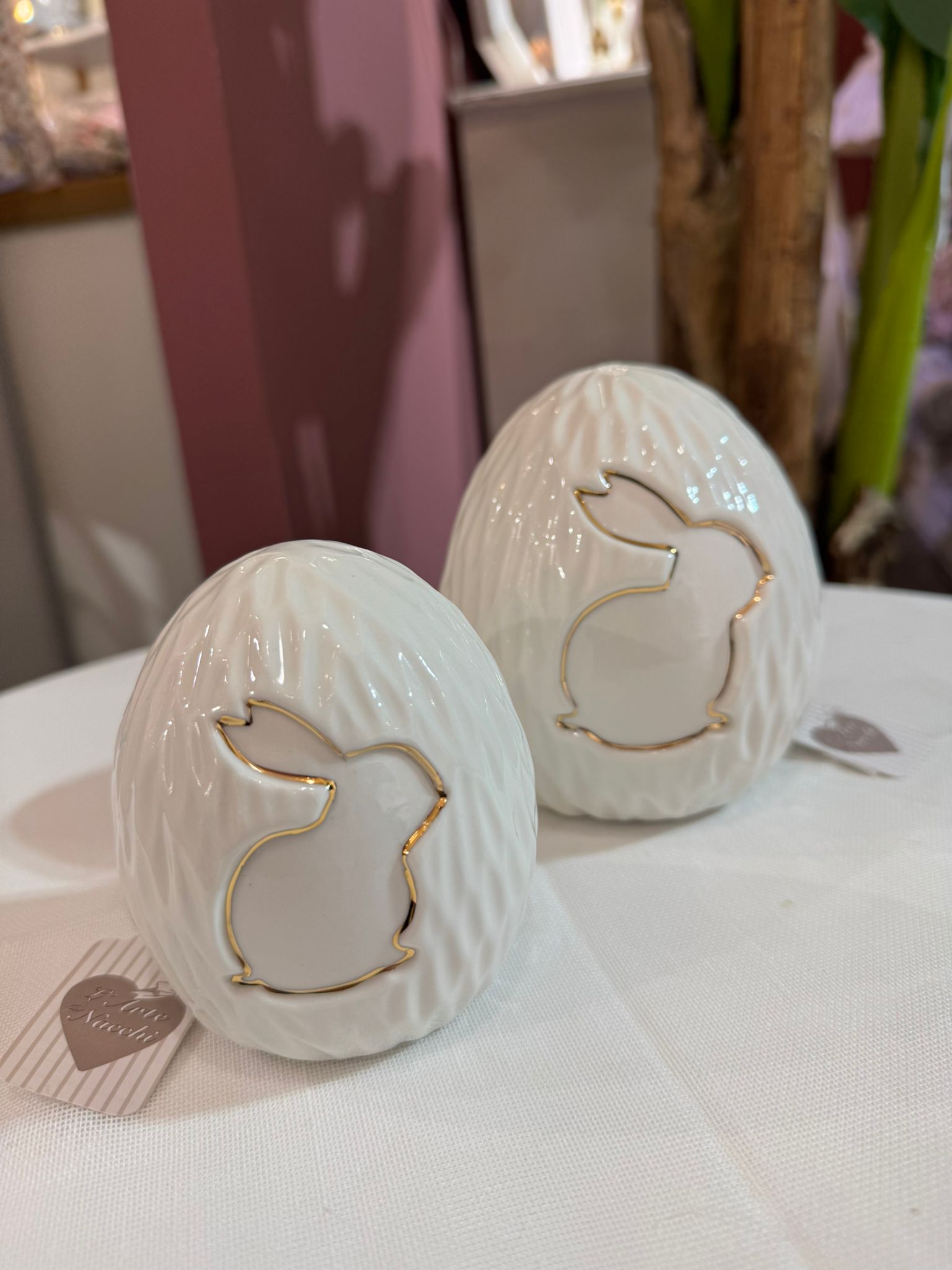 Uovo in ceramica con coniglio bordo oro - H.10 cm - L'Arte di Nacchi