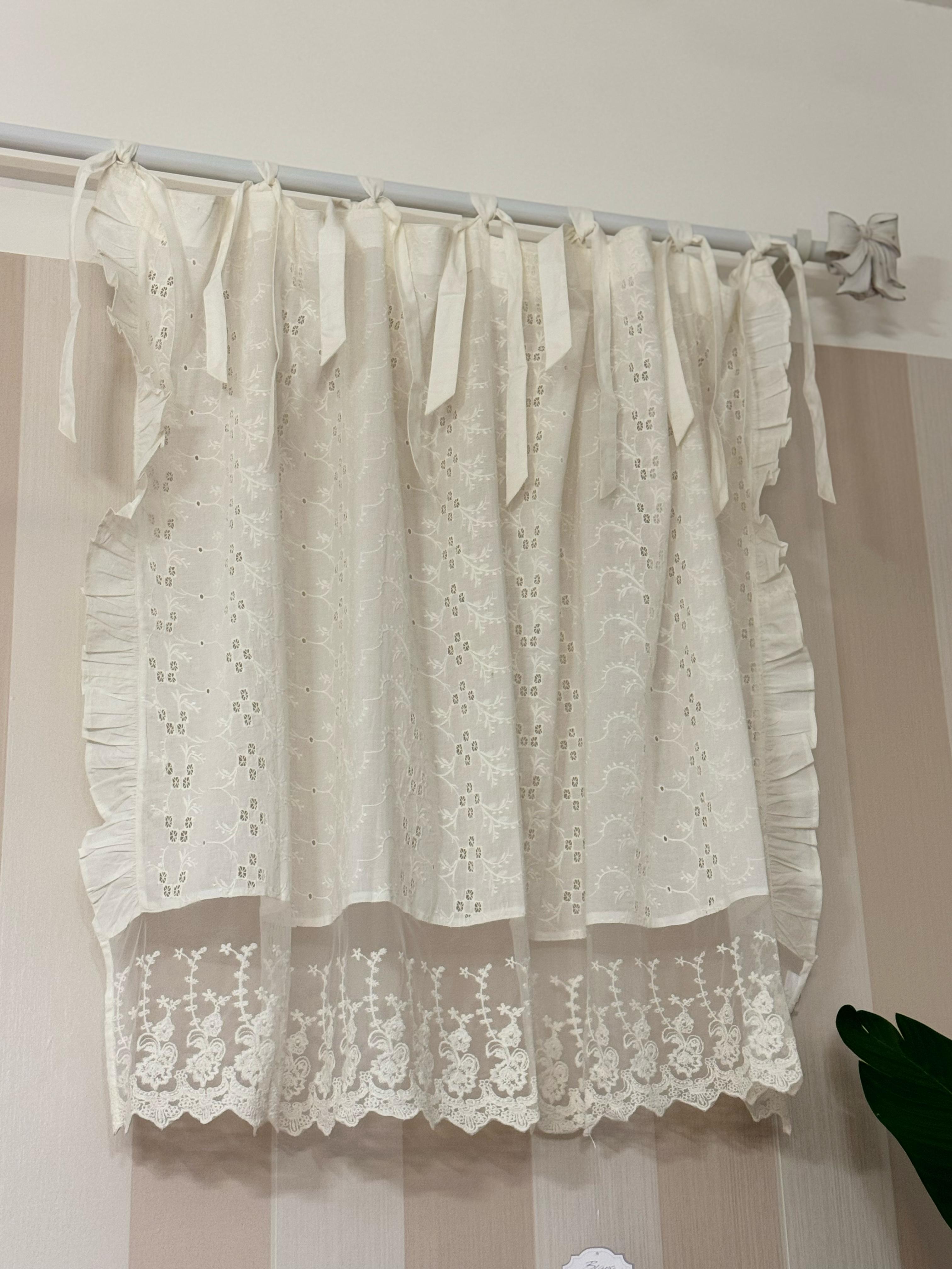 Mantovana in cotone e merletto con lacci - Collezione DENTELLE - 90x140 cm - Blanc Mariclo