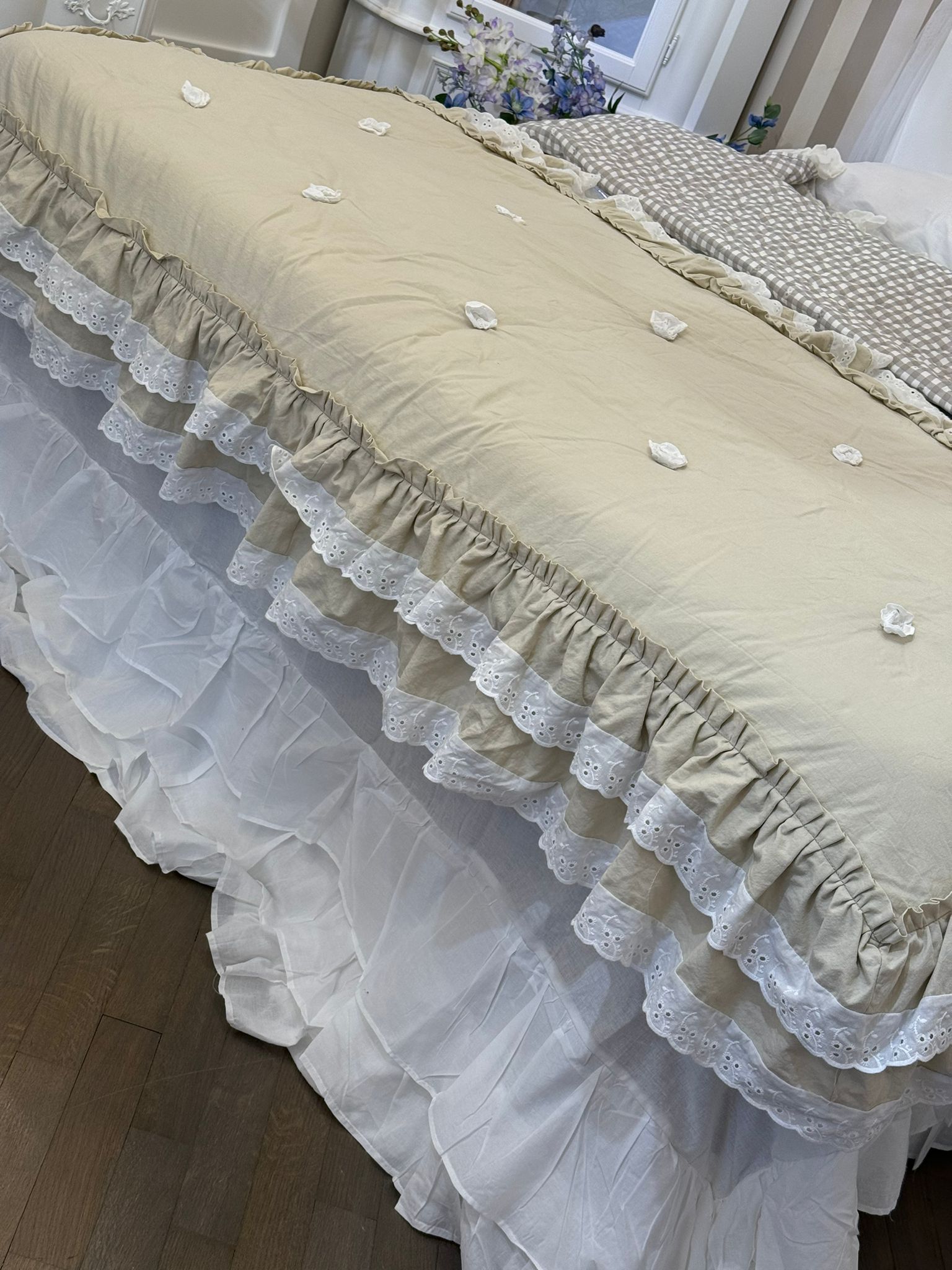 Fondo letto sabbia in cotone con pizzo sangallo - 90x180 + rouches - Fiorentino Home