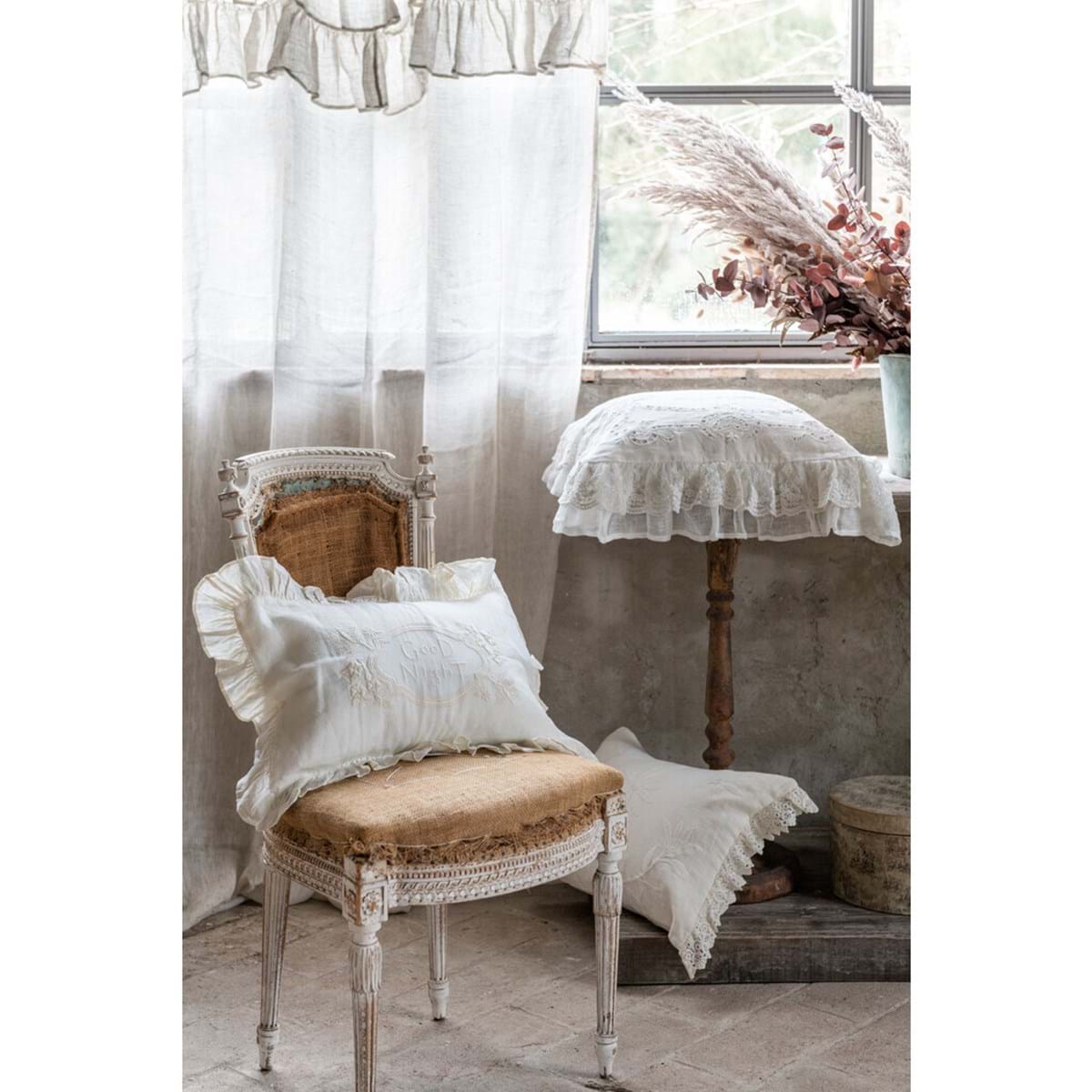 Cuscino ricamato in cotton-linen con gala in pizzo - 30x50 cm - Collezione Dentelle - Blanc Mariclo