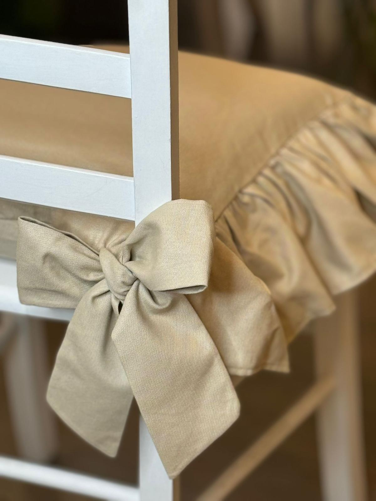 Cuscino da sedia sartoriale in panama sabbia con balza - 45x45 cm - Fiorentino Home