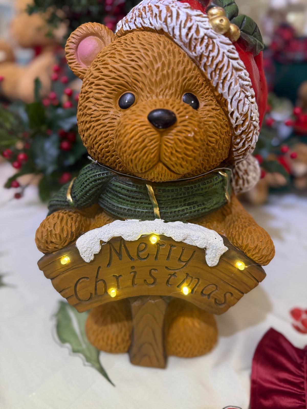 Orso natalizio in resina con scritta merry christmas e luci led - H.38x19.5x24.5 - Le Stelle