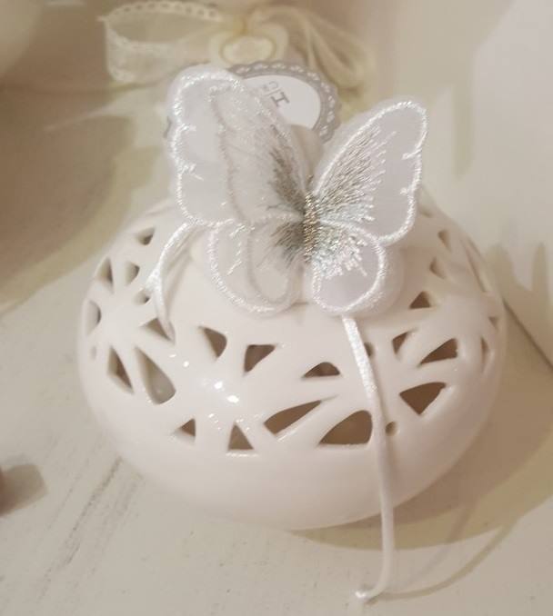 HERVIT Contenitore in porcellana bianca traforata con farfalla Ø 10 cm –  Angelica Home Stabia